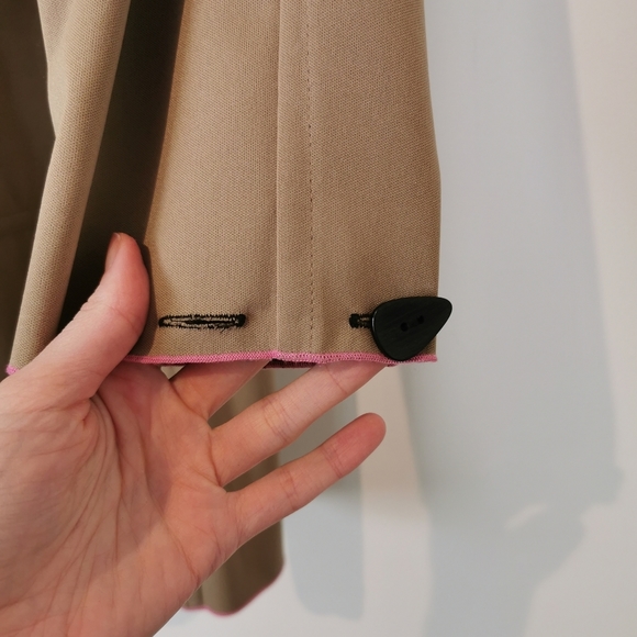 NEW with tags Ubu reversible rain jacket black and neutral with pink accents - Picture 14 of 16